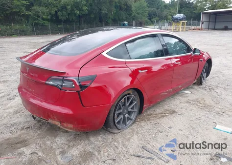 2018 Tesla Model 3 Long Range/Mid Range z USA, uszkodzony, nr VIN 5YJ3E1EA1JF032450